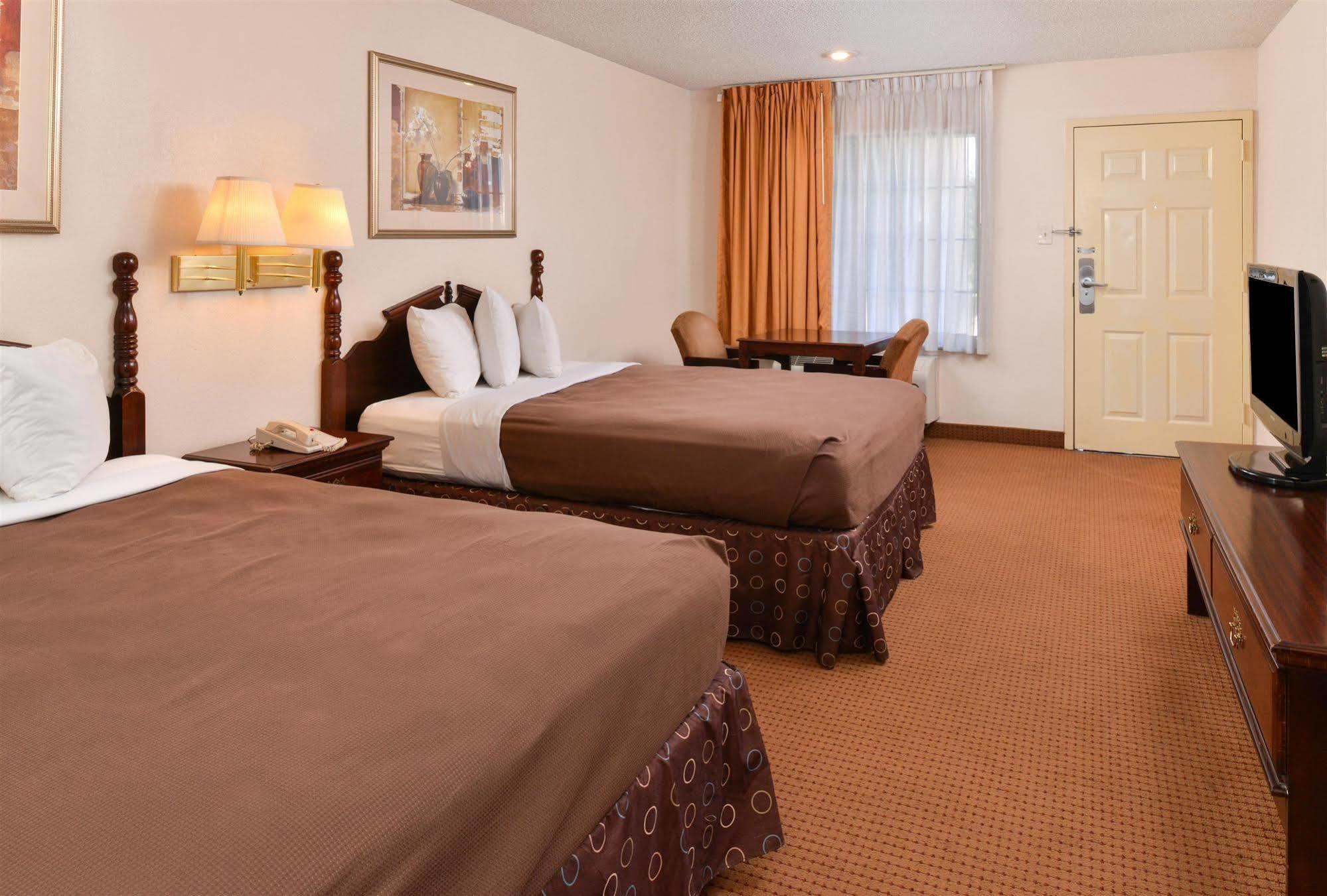 Americas Best Value Inn Денем Спрингс Экстерьер фото