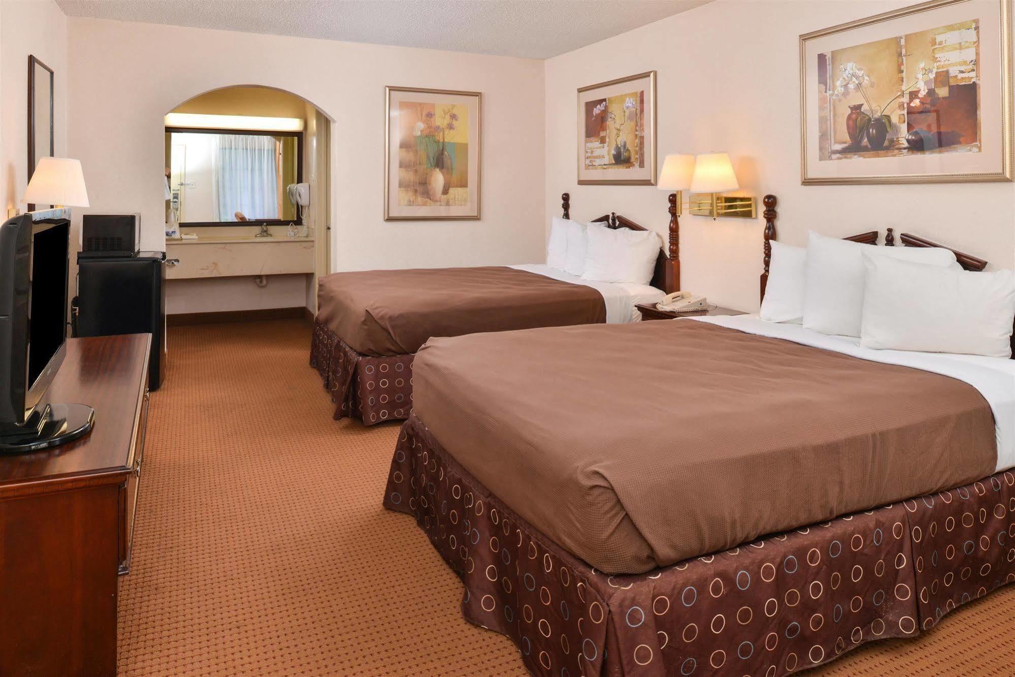 Americas Best Value Inn Денем Спрингс Экстерьер фото