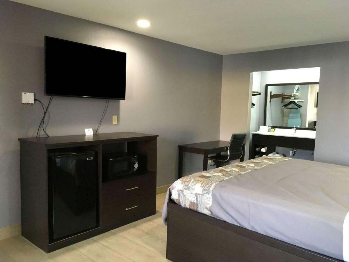Americas Best Value Inn Денем Спрингс Экстерьер фото