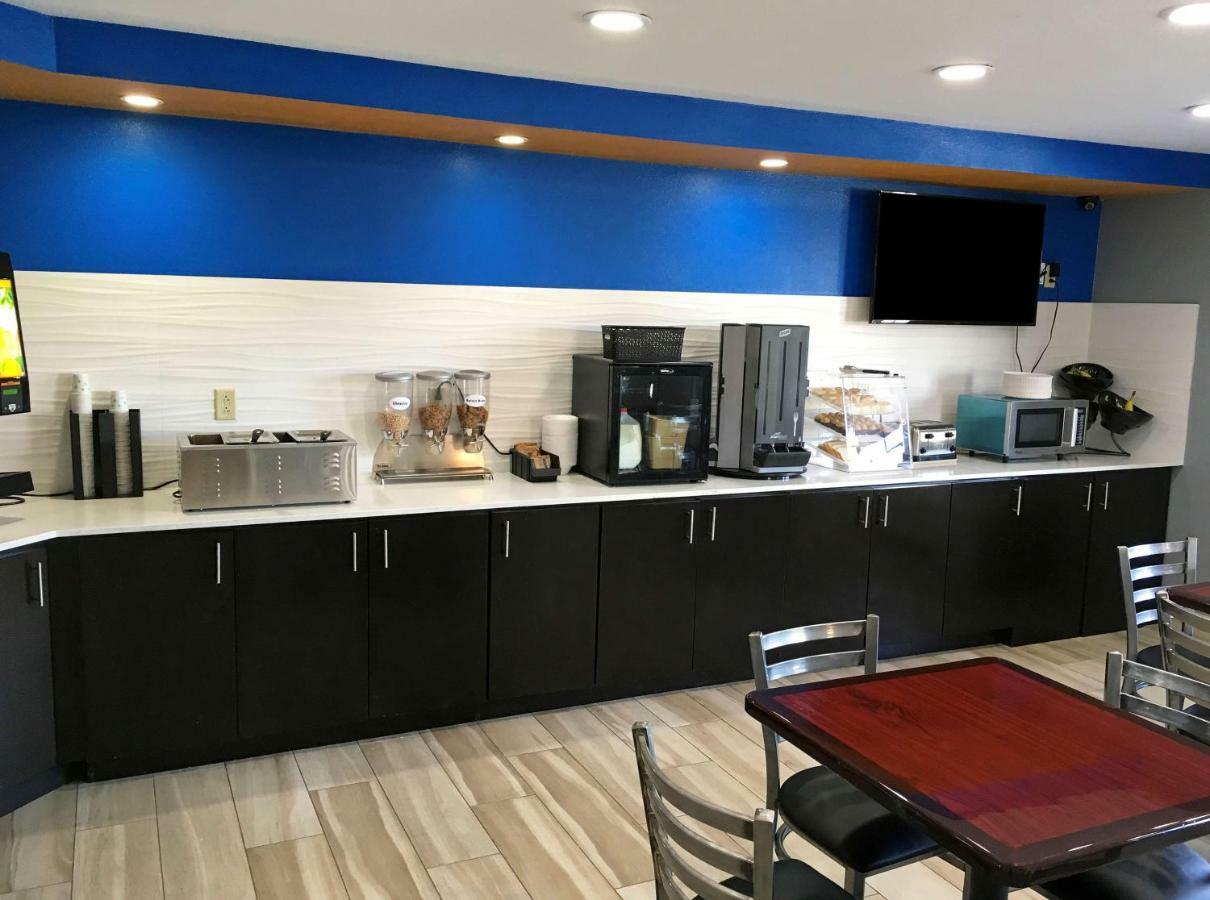 Americas Best Value Inn Денем Спрингс Экстерьер фото